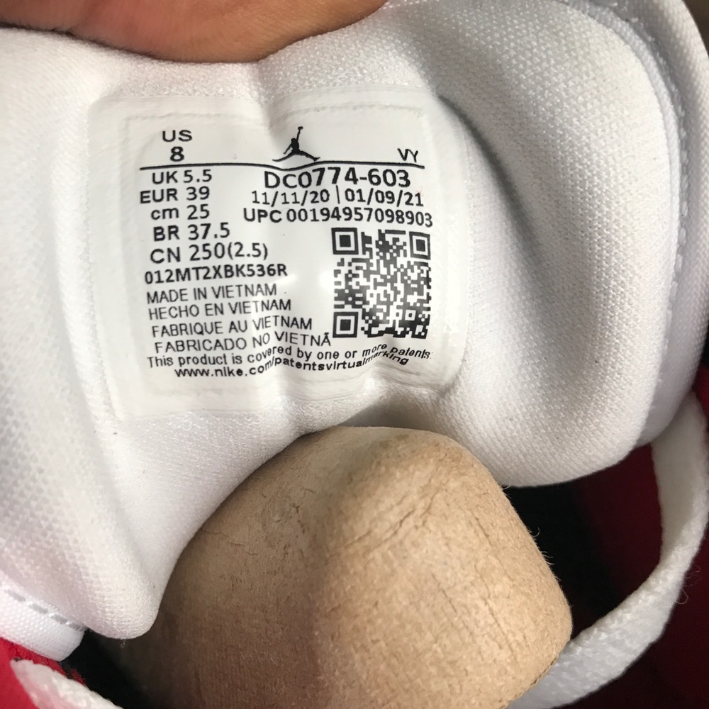 Air Jordan 1 Low 'Chicago Flip' (W) - Picture 11 of 15